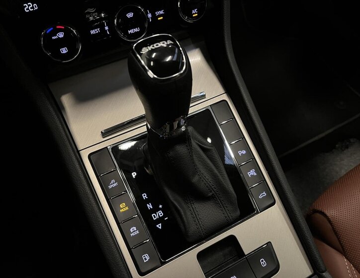 Škoda Superb Liftback 1,4 l 160 kw