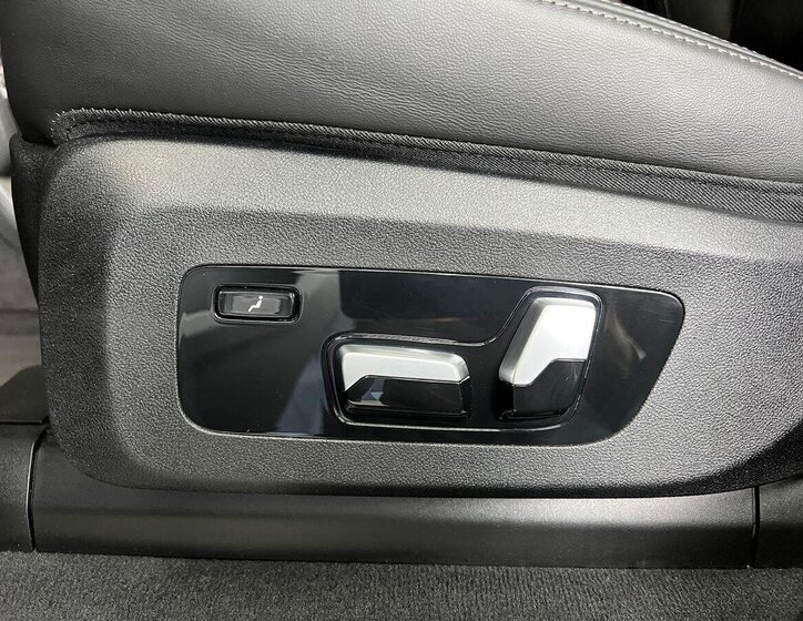 BMW X7 SUV / Terénní 4,4 l 390 kw