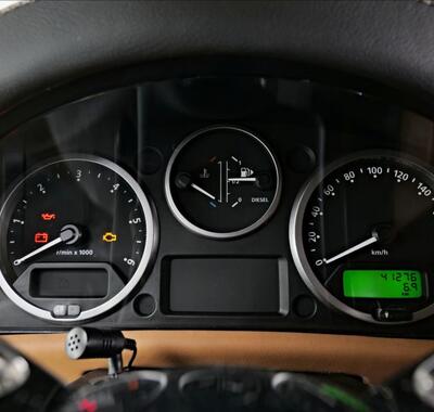 Land Rover Defender 15