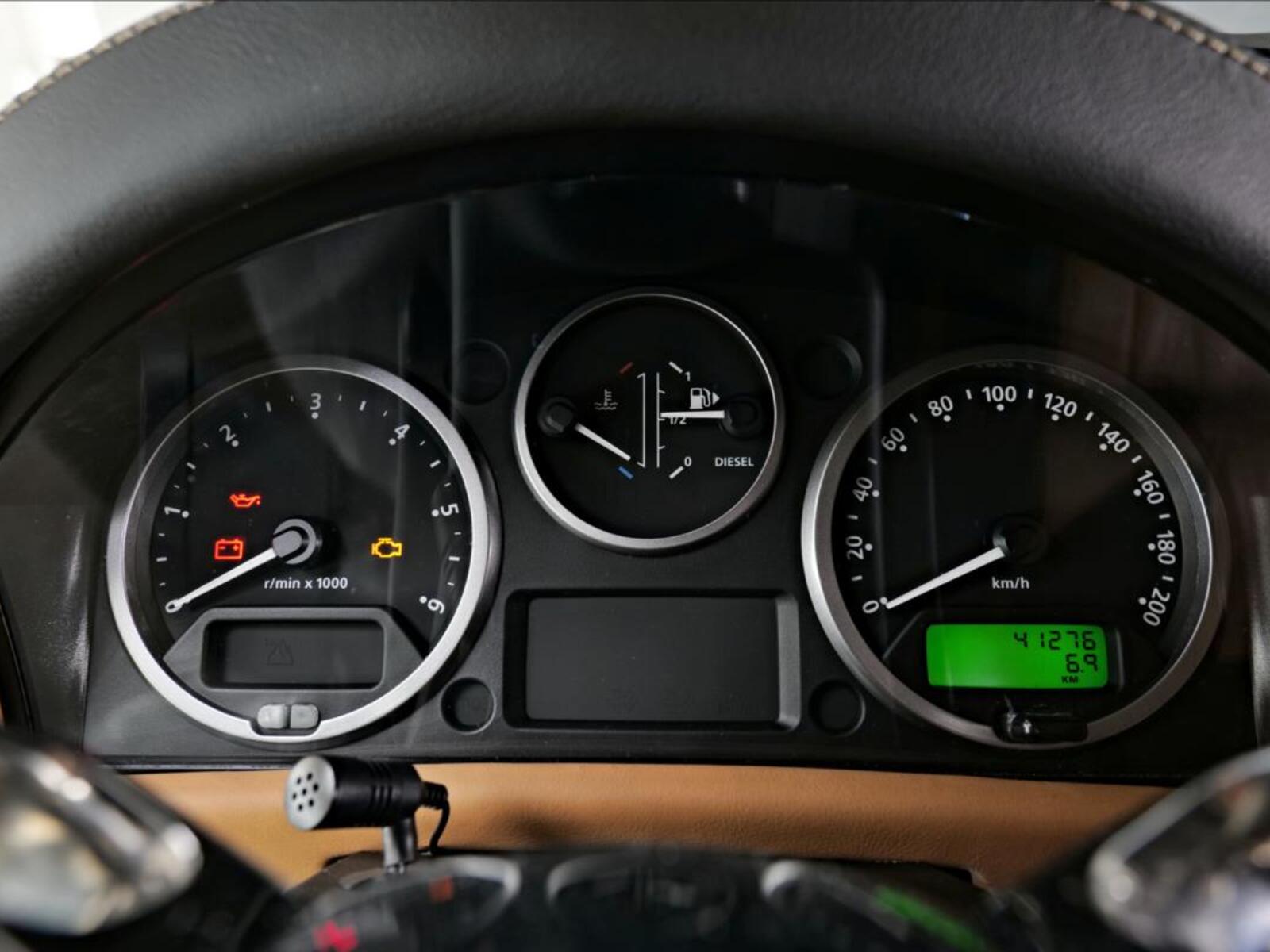 Land Rover Defender 15