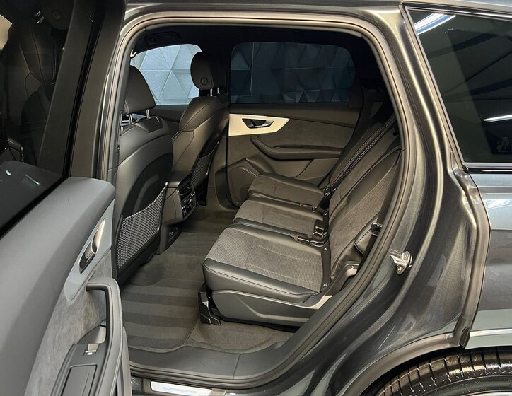 Audi Q7 11