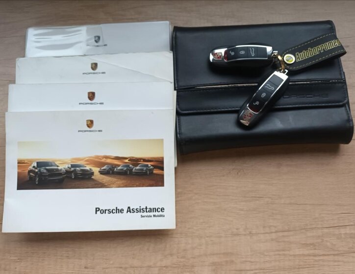 Porsche Cayenne Kombi 3,0 l 180 kw