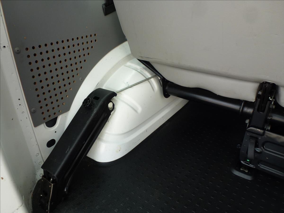 Volkswagen Transporter Kombi 2,0 l 62 kw