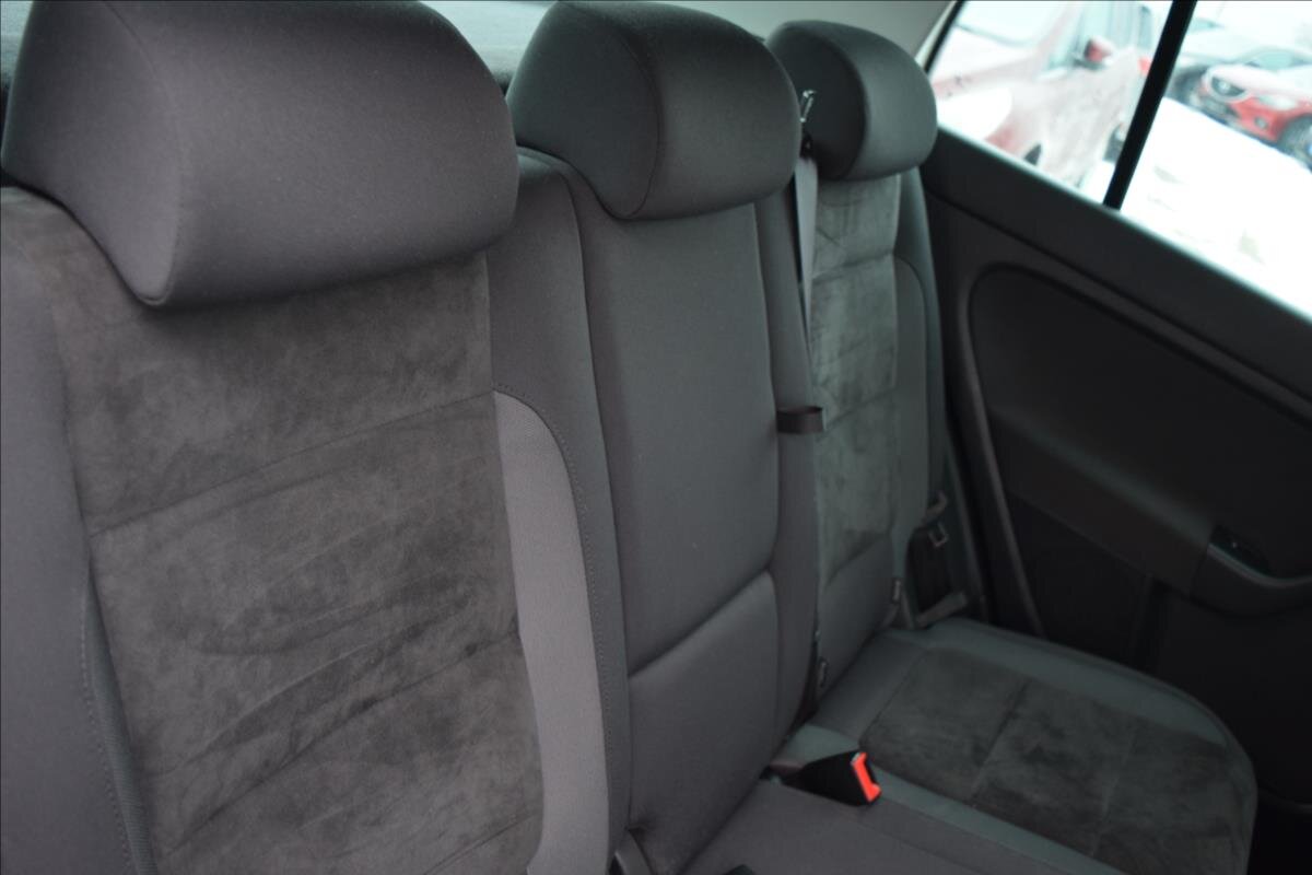 Volkswagen Golf Kombi 1,6 l 77 kw