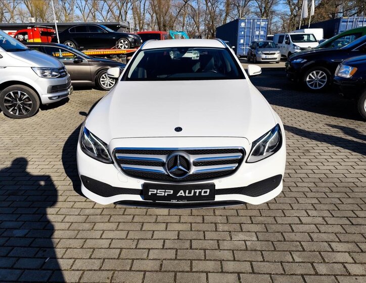 Mercedes-Benz Třídy E 8