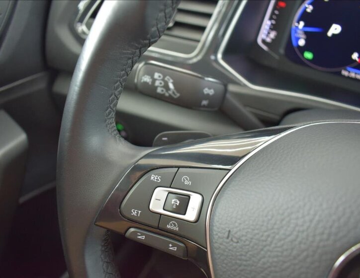 Volkswagen T-Roc SUV / Terénní 2,0 l 140 kw