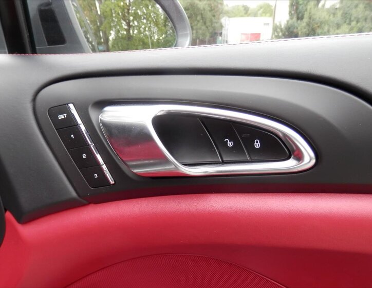 Porsche Cayenne SUV 4,1 l 281 kw