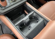 Land Rover Defender SUV 4,4 l 467 kw