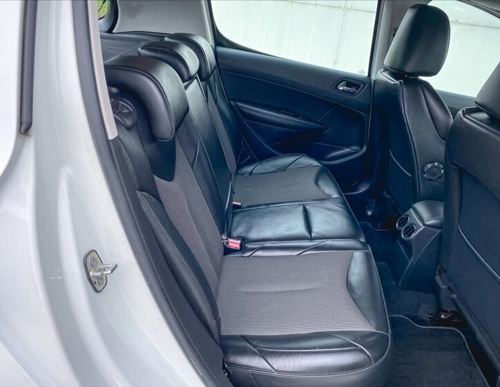 Peugeot 308 Hatchback 1,6 l 147 kw