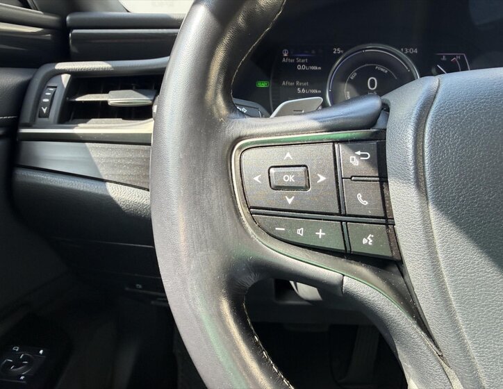 Lexus ES 300h Sedan / Limuzína 2,5 l 131 kw