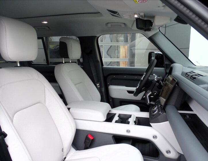 Land Rover Defender SUV / Terénní 5,0 l 313 kw