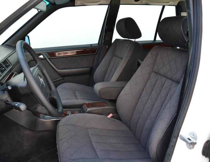 Mercedes-Benz 124 11