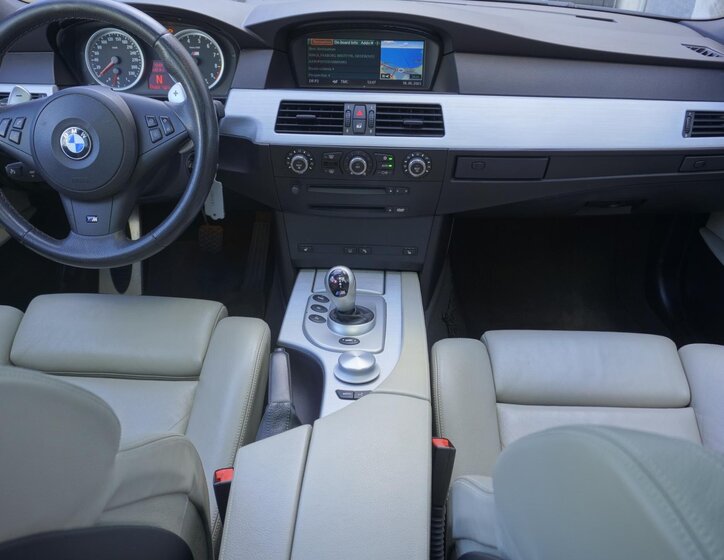 BMW M5 35