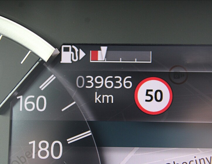 Land Rover Discovery 9