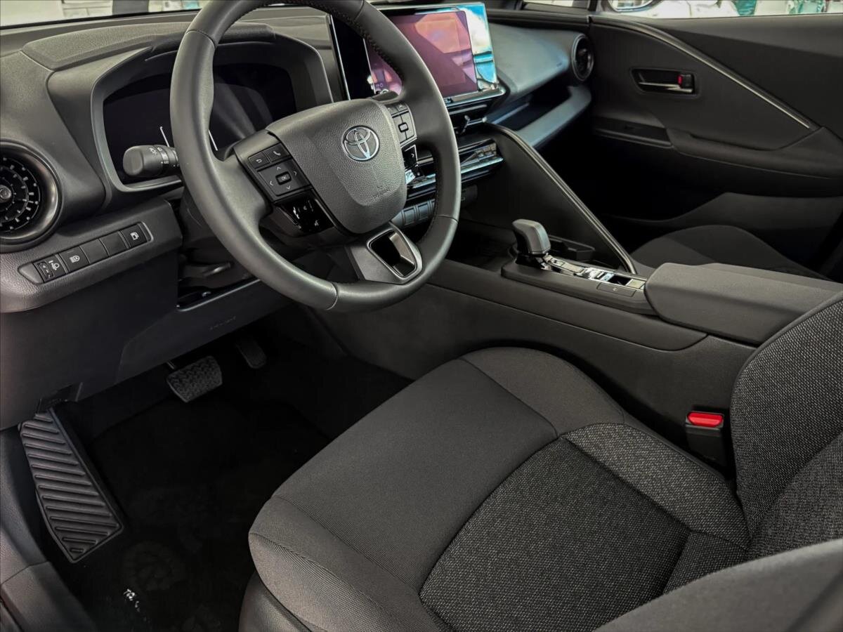 Toyota C-HR SUV 1,8 l 103 kw