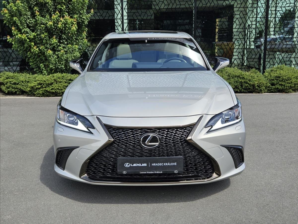 Lexus ES 300h Sedan / Limuzína 2,5 l 160 kw