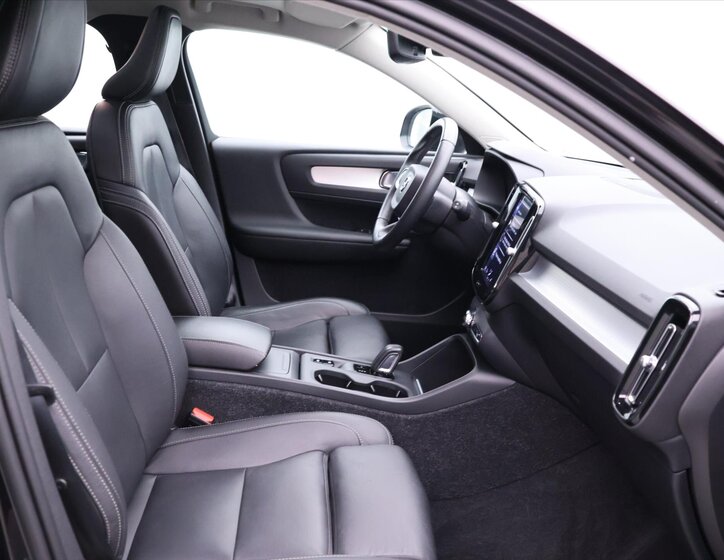 Volvo XC40 SUV 2,0 l 140 kw