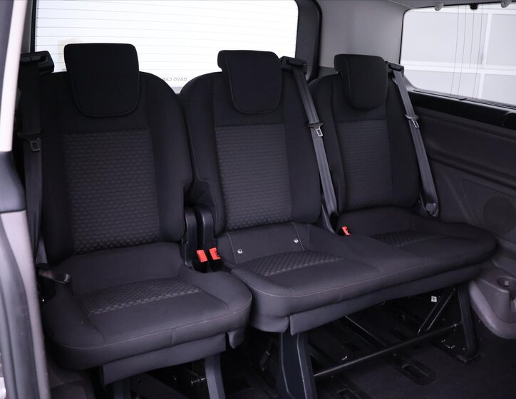 Ford Tourneo Custom 14