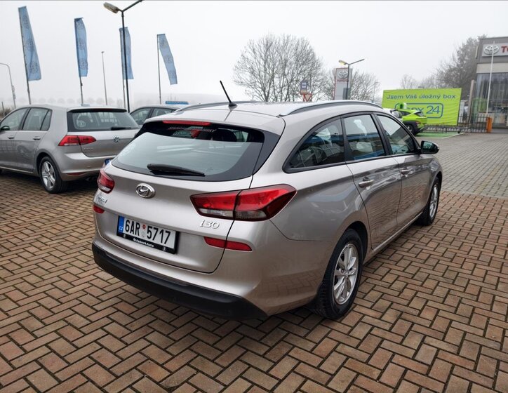 Hyundai i30 Kombi 998,0 88 kw