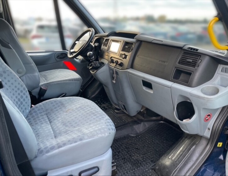 Ford Transit 9