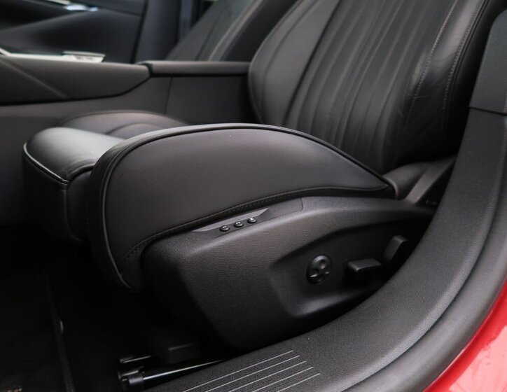 DS Automobiles DS4 Hatchback 1,6 l 132 kw