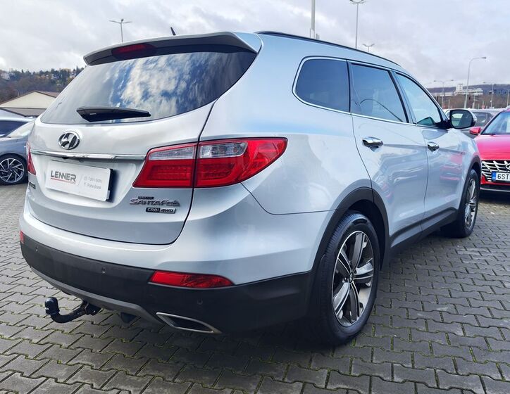 Hyundai Grand Santa Fe 5