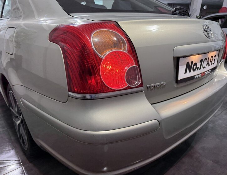 Toyota Avensis Liftback 1,8 l 95 kw