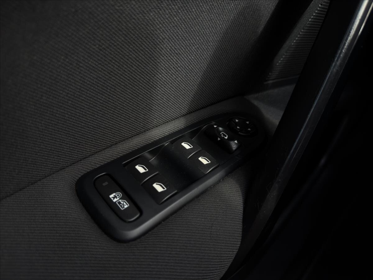 Peugeot 508 Sedan / Limuzína 2,0 l 120 kw