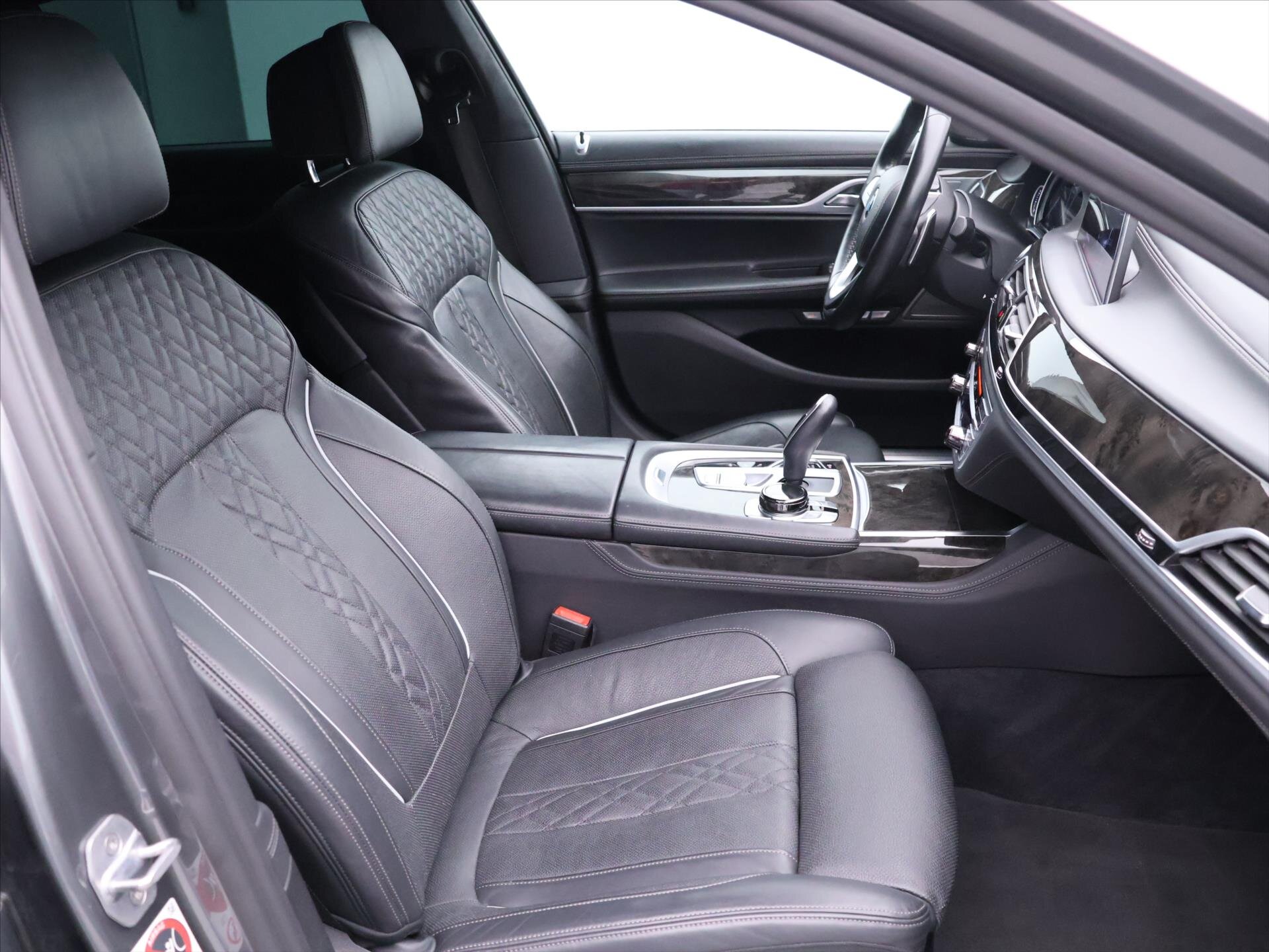 BMW Řada 7 Sedan / Limuzína 4,4 l 330 kw