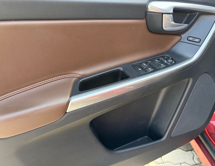 Volvo XC60 SUV / Terénní 2,4 l 133 kw