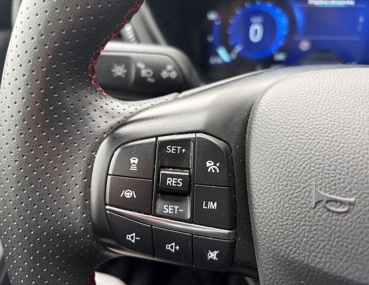 Ford Kuga SUV / Terénní 2,5 l 140 kw