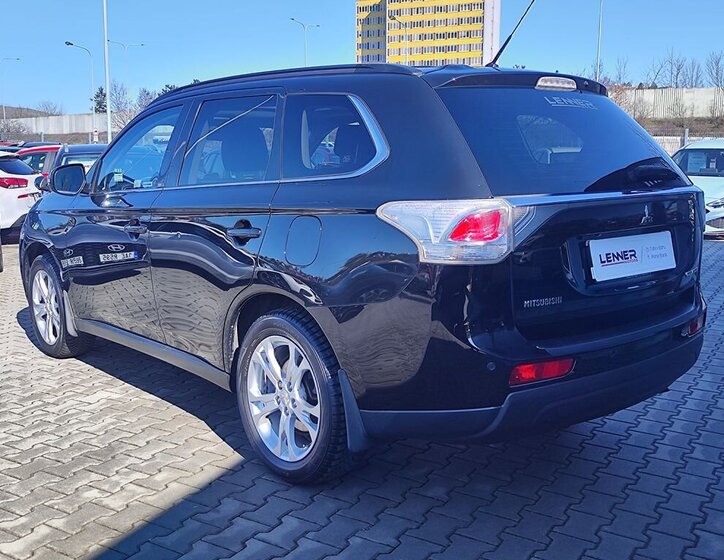Mitsubishi Outlander SUV / Terénní 2,3 l 110 kw