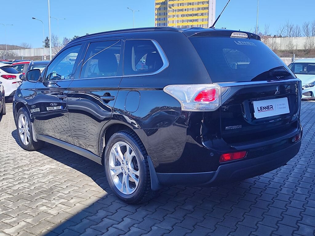 Mitsubishi Outlander SUV / Terénní 2,3 l 110 kw
