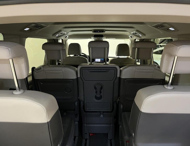 Volkswagen Multivan 26