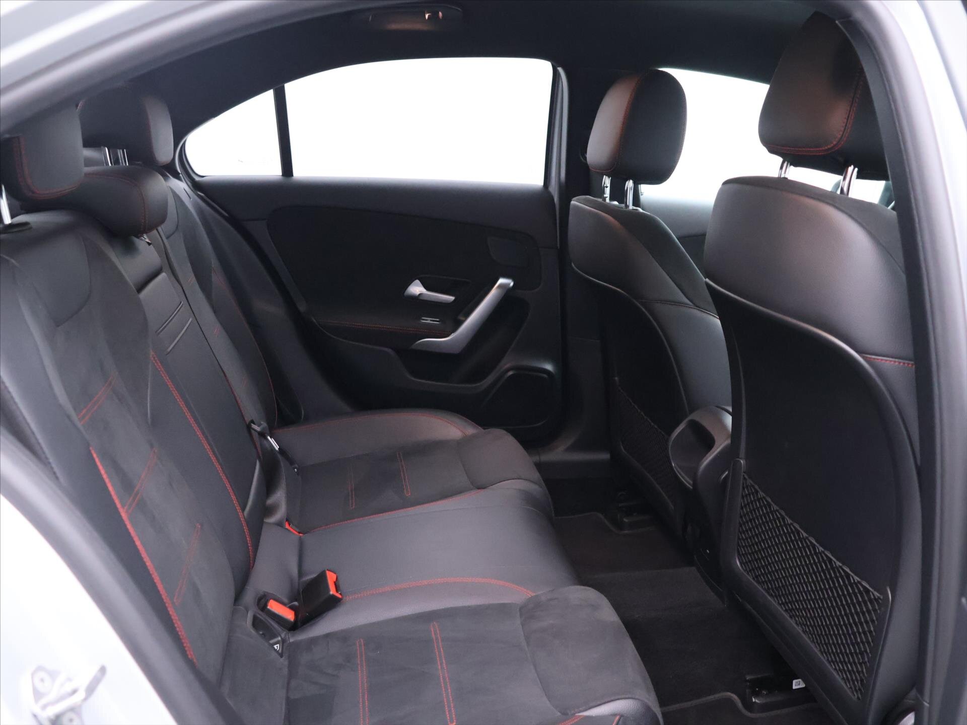 Mercedes-Benz Třídy A Sedan / Limuzína 1,3 l 118 kw