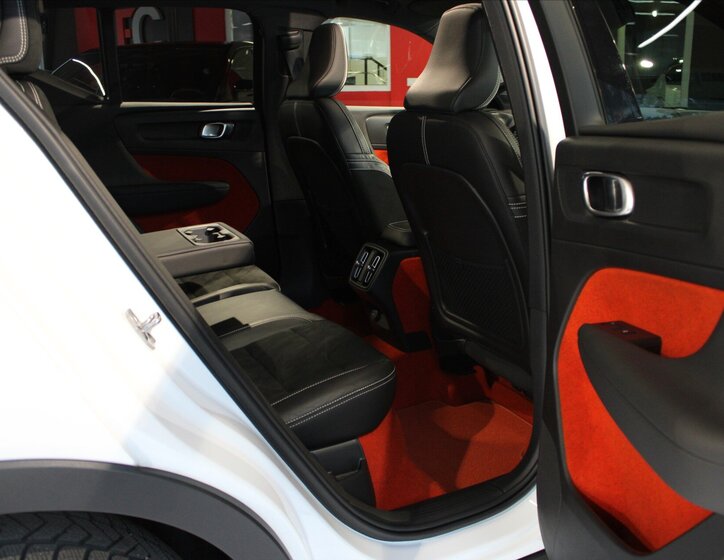 Volvo XC40 SUV / Terénní 2,0 l 140 kw