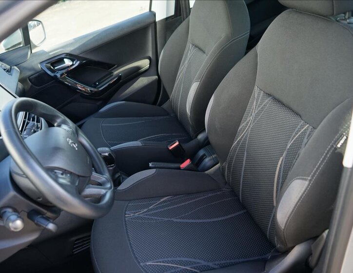 Peugeot 208 Hatchback 1,2 l 60 kw