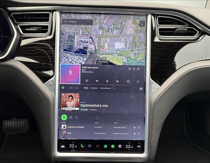Tesla Model S 11
