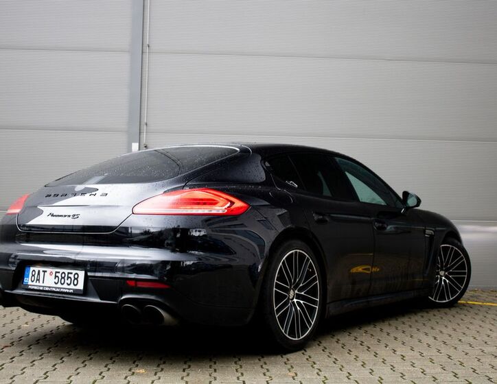 Porsche Panamera 5