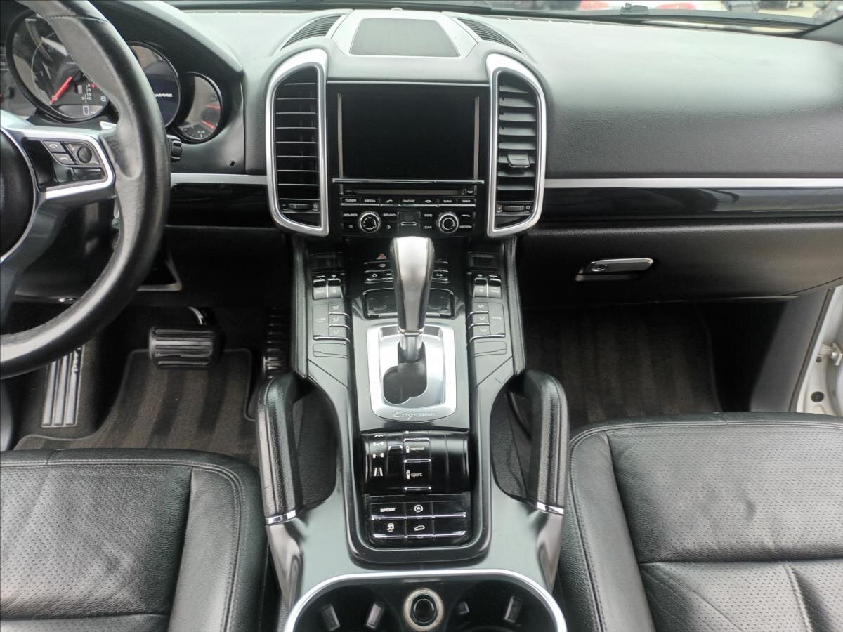 Porsche Cayenne Kombi 3,0 l 180 kw