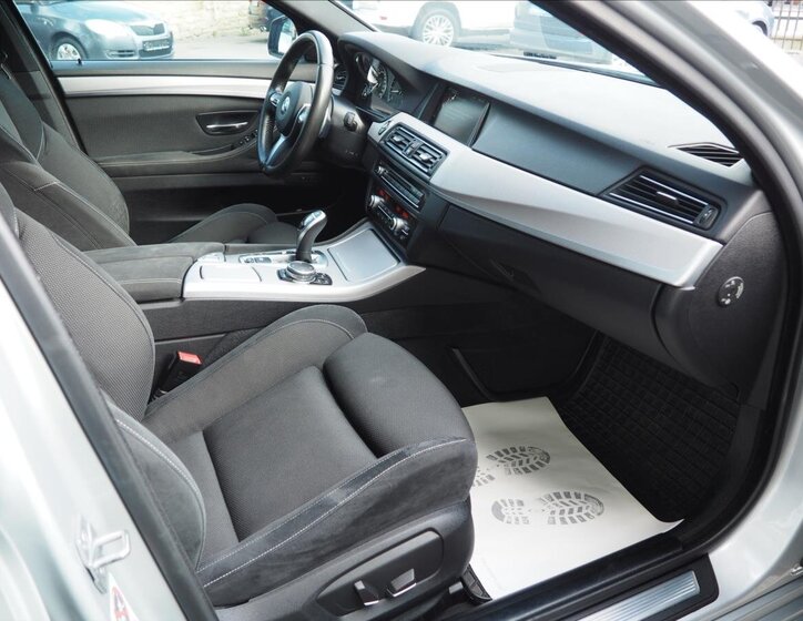 BMW Řada 5 Kombi 3,0 l 190 kw