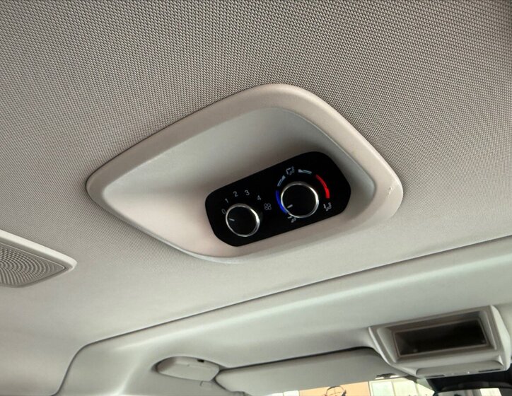 Ford Tourneo Custom MPV 2,0 l 96 kw