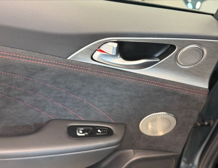 KIA Stinger Liftback 3,3 l 269 kw