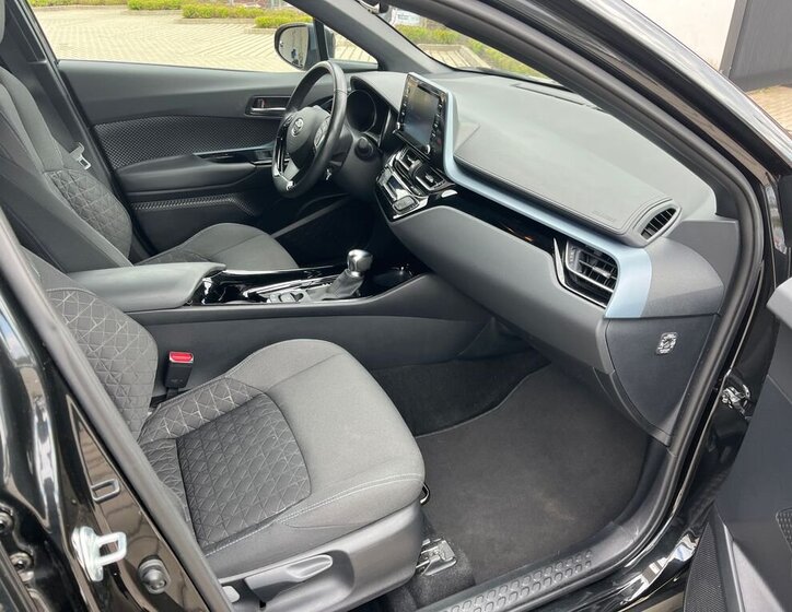 Toyota C-HR SUV / Terénní 1,8 l 72 kw