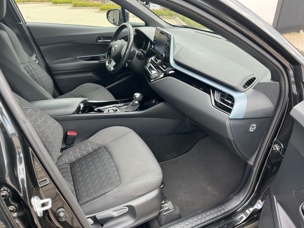 Toyota C-HR SUV / Terénní 1,8 l 72 kw