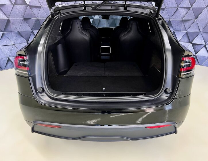 Tesla Model X SUV / Terénní 0,0 493 kw