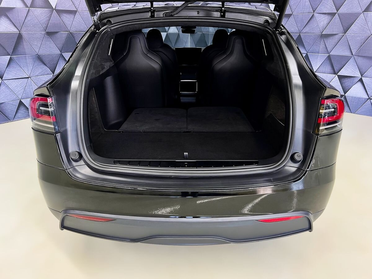 Tesla Model X SUV / Terénní 0,0 493 kw