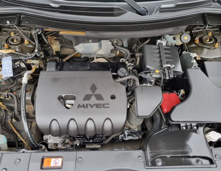 Mitsubishi Outlander SUV 2,0 l 110 kw