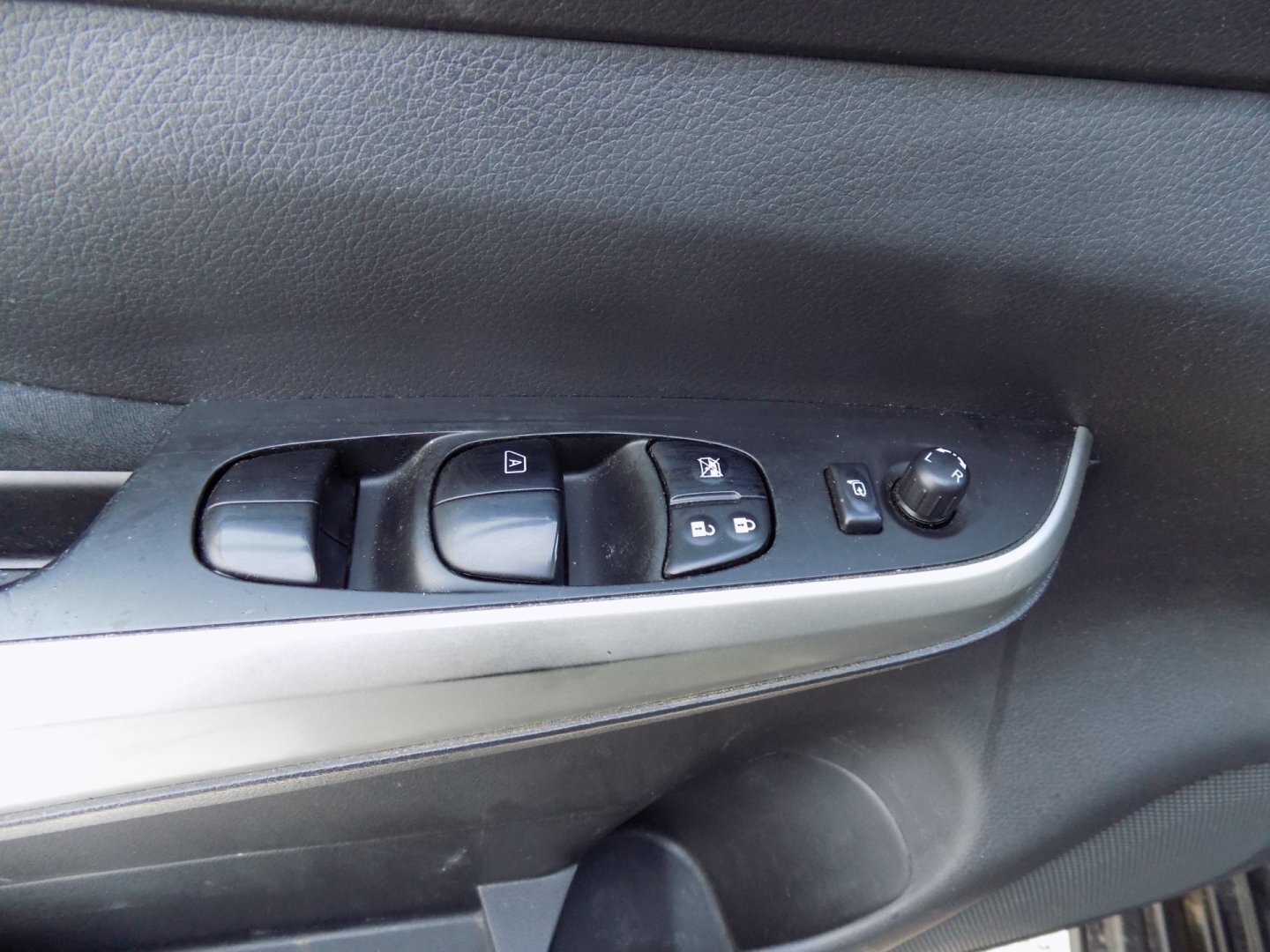 Nissan Navara SUV / Terénní 2,3 l 140 kw