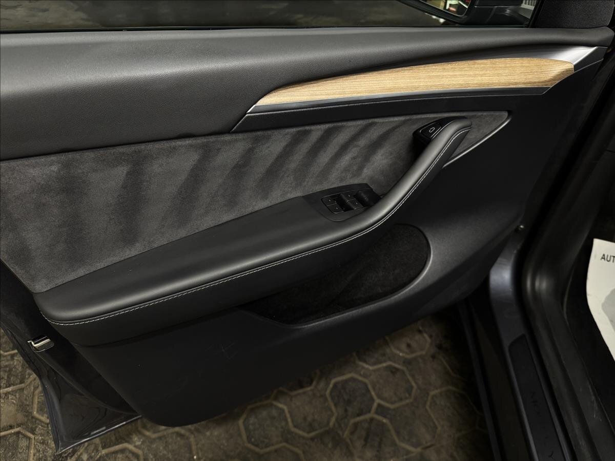 Tesla Model Y SUV 0,0 378 kw